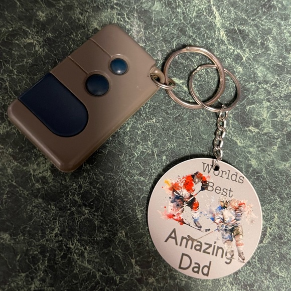 Dad Keychain Worlds Best Amazing Dad Hockey - Picture 3 of 4